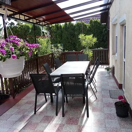 Gyoerkoes アパート *